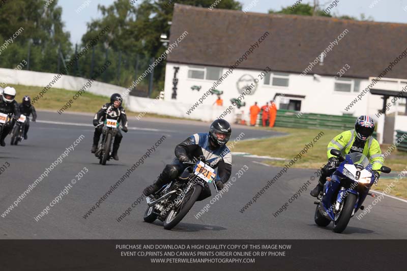 Vintage motorcycle club;eventdigitalimages;mallory park;mallory park trackday photographs;no limits trackdays;peter wileman photography;trackday digital images;trackday photos;vmcc festival 1000 bikes photographs