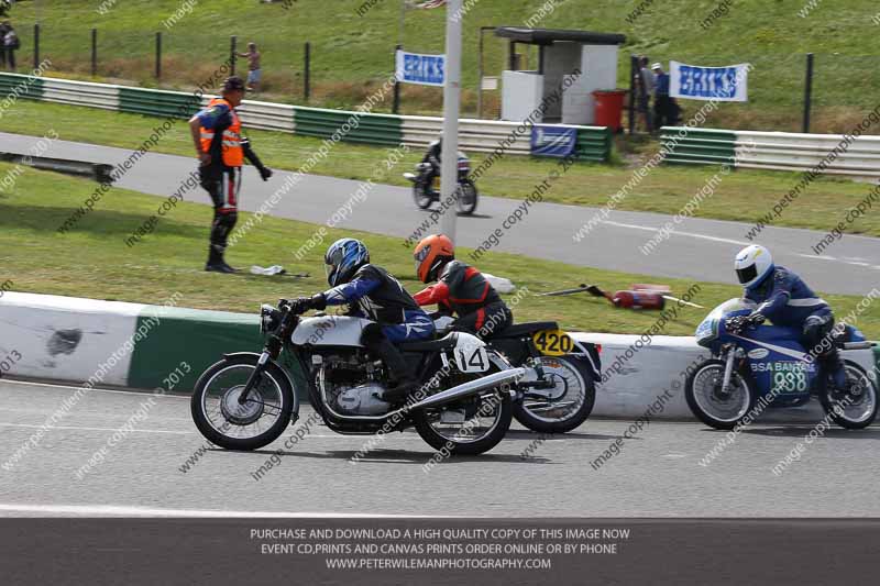 Vintage motorcycle club;eventdigitalimages;mallory park;mallory park trackday photographs;no limits trackdays;peter wileman photography;trackday digital images;trackday photos;vmcc festival 1000 bikes photographs