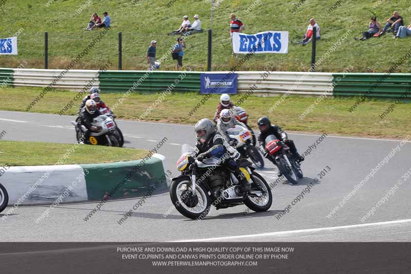 Vintage motorcycle club;eventdigitalimages;mallory park;mallory park trackday photographs;no limits trackdays;peter wileman photography;trackday digital images;trackday photos;vmcc festival 1000 bikes photographs