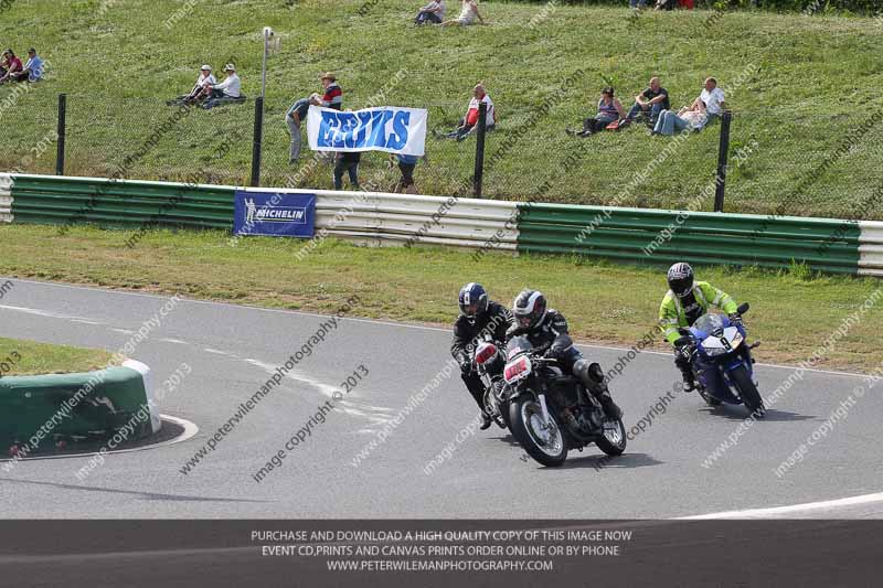 Vintage motorcycle club;eventdigitalimages;mallory park;mallory park trackday photographs;no limits trackdays;peter wileman photography;trackday digital images;trackday photos;vmcc festival 1000 bikes photographs