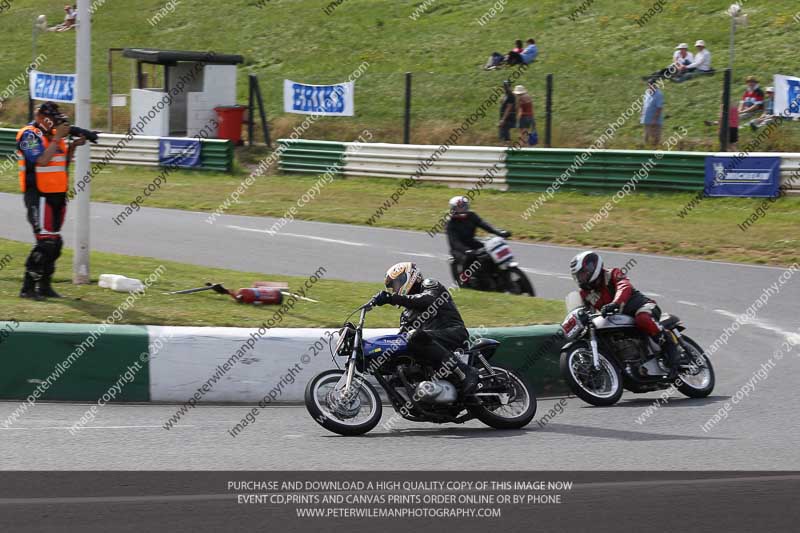 Vintage motorcycle club;eventdigitalimages;mallory park;mallory park trackday photographs;no limits trackdays;peter wileman photography;trackday digital images;trackday photos;vmcc festival 1000 bikes photographs