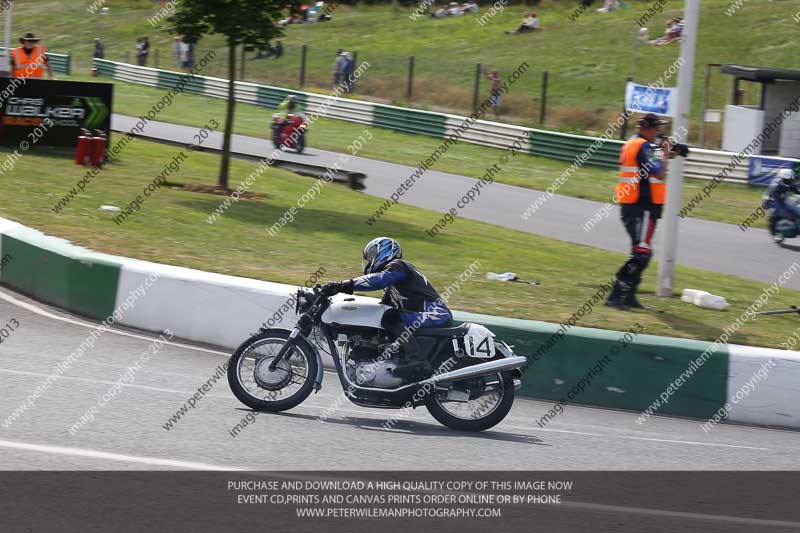 Vintage motorcycle club;eventdigitalimages;mallory park;mallory park trackday photographs;no limits trackdays;peter wileman photography;trackday digital images;trackday photos;vmcc festival 1000 bikes photographs