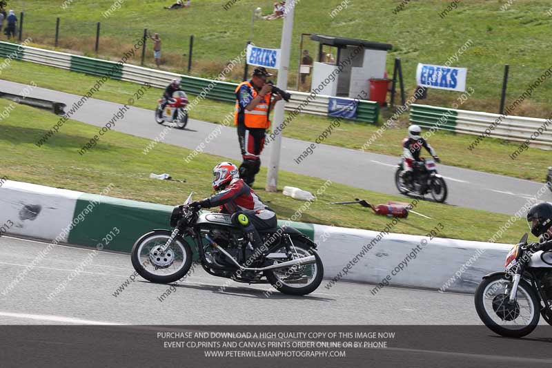 Vintage motorcycle club;eventdigitalimages;mallory park;mallory park trackday photographs;no limits trackdays;peter wileman photography;trackday digital images;trackday photos;vmcc festival 1000 bikes photographs