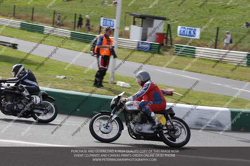 Vintage motorcycle club;eventdigitalimages;mallory park;mallory park trackday photographs;no limits trackdays;peter wileman photography;trackday digital images;trackday photos;vmcc festival 1000 bikes photographs