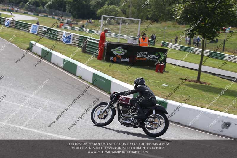 Vintage motorcycle club;eventdigitalimages;mallory park;mallory park trackday photographs;no limits trackdays;peter wileman photography;trackday digital images;trackday photos;vmcc festival 1000 bikes photographs