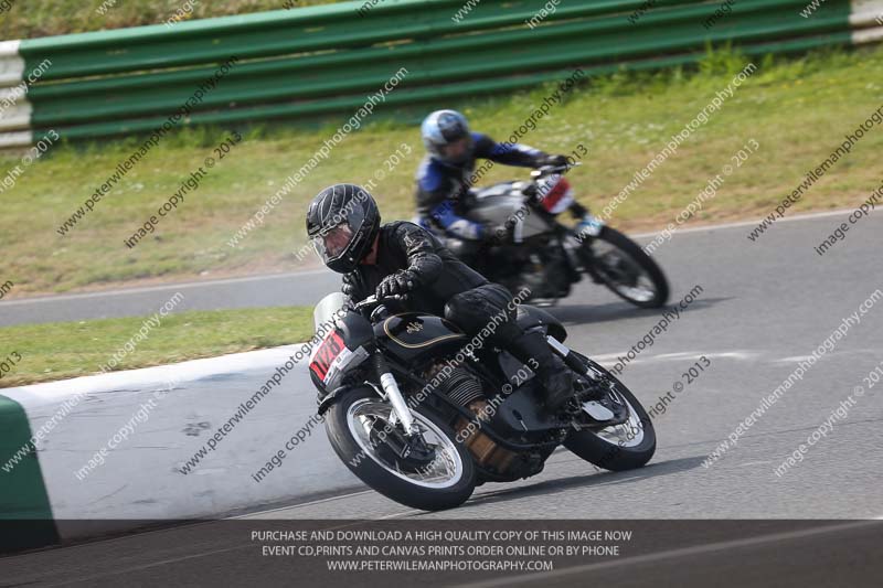 Vintage motorcycle club;eventdigitalimages;mallory park;mallory park trackday photographs;no limits trackdays;peter wileman photography;trackday digital images;trackday photos;vmcc festival 1000 bikes photographs