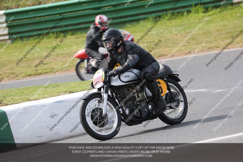 Vintage motorcycle club;eventdigitalimages;mallory park;mallory park trackday photographs;no limits trackdays;peter wileman photography;trackday digital images;trackday photos;vmcc festival 1000 bikes photographs