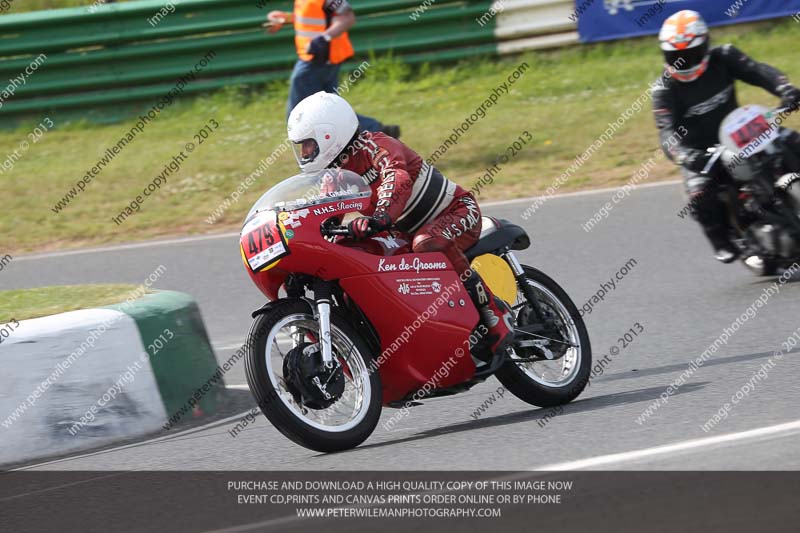 Vintage motorcycle club;eventdigitalimages;mallory park;mallory park trackday photographs;no limits trackdays;peter wileman photography;trackday digital images;trackday photos;vmcc festival 1000 bikes photographs