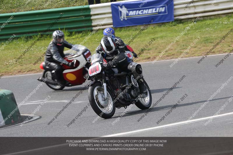 Vintage motorcycle club;eventdigitalimages;mallory park;mallory park trackday photographs;no limits trackdays;peter wileman photography;trackday digital images;trackday photos;vmcc festival 1000 bikes photographs
