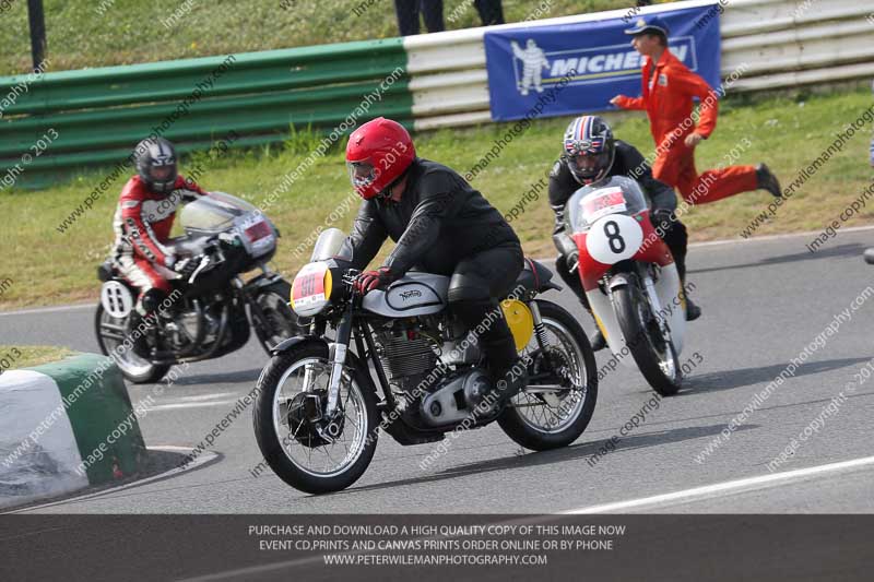 Vintage motorcycle club;eventdigitalimages;mallory park;mallory park trackday photographs;no limits trackdays;peter wileman photography;trackday digital images;trackday photos;vmcc festival 1000 bikes photographs