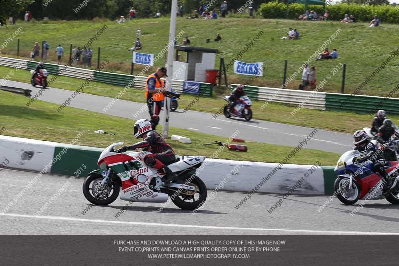 Vintage motorcycle club;eventdigitalimages;mallory park;mallory park trackday photographs;no limits trackdays;peter wileman photography;trackday digital images;trackday photos;vmcc festival 1000 bikes photographs