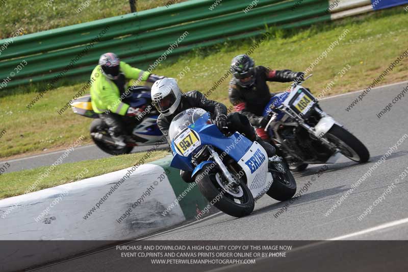 Vintage motorcycle club;eventdigitalimages;mallory park;mallory park trackday photographs;no limits trackdays;peter wileman photography;trackday digital images;trackday photos;vmcc festival 1000 bikes photographs