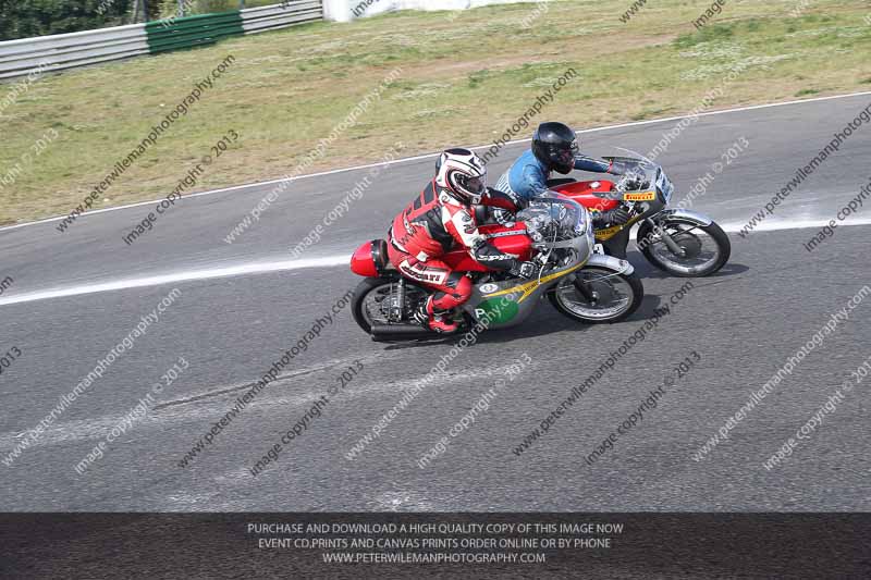 Vintage motorcycle club;eventdigitalimages;mallory park;mallory park trackday photographs;no limits trackdays;peter wileman photography;trackday digital images;trackday photos;vmcc festival 1000 bikes photographs