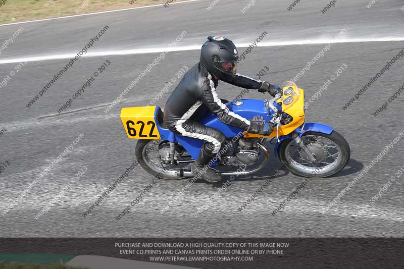 Vintage motorcycle club;eventdigitalimages;mallory park;mallory park trackday photographs;no limits trackdays;peter wileman photography;trackday digital images;trackday photos;vmcc festival 1000 bikes photographs