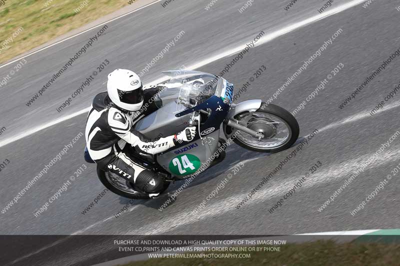 Vintage motorcycle club;eventdigitalimages;mallory park;mallory park trackday photographs;no limits trackdays;peter wileman photography;trackday digital images;trackday photos;vmcc festival 1000 bikes photographs