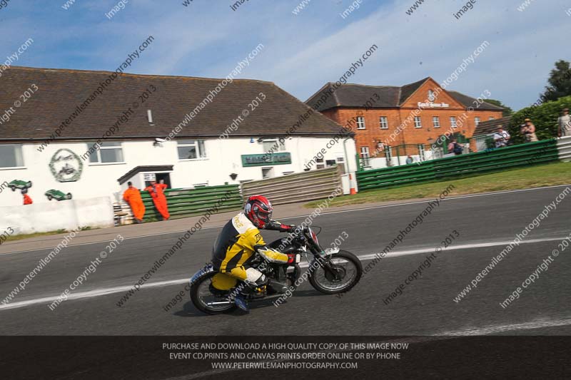 Vintage motorcycle club;eventdigitalimages;mallory park;mallory park trackday photographs;no limits trackdays;peter wileman photography;trackday digital images;trackday photos;vmcc festival 1000 bikes photographs