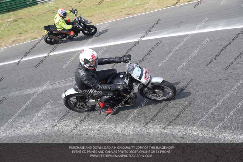 Vintage motorcycle club;eventdigitalimages;mallory park;mallory park trackday photographs;no limits trackdays;peter wileman photography;trackday digital images;trackday photos;vmcc festival 1000 bikes photographs