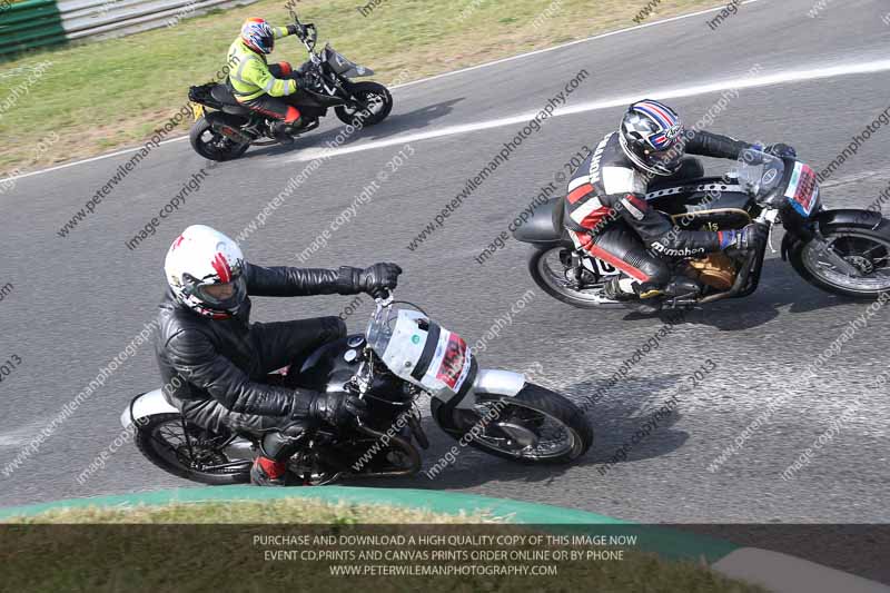 Vintage motorcycle club;eventdigitalimages;mallory park;mallory park trackday photographs;no limits trackdays;peter wileman photography;trackday digital images;trackday photos;vmcc festival 1000 bikes photographs
