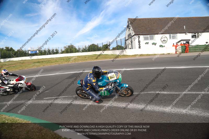 Vintage motorcycle club;eventdigitalimages;mallory park;mallory park trackday photographs;no limits trackdays;peter wileman photography;trackday digital images;trackday photos;vmcc festival 1000 bikes photographs