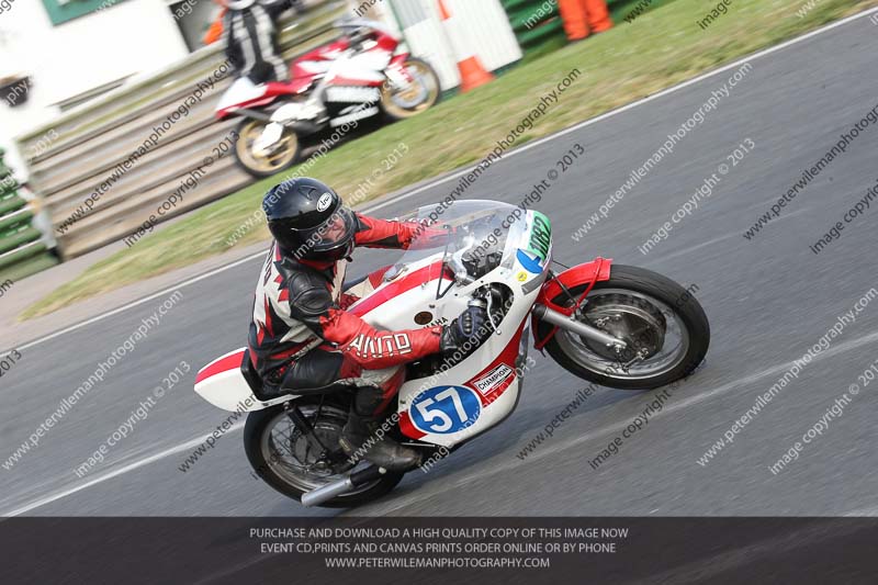 Vintage motorcycle club;eventdigitalimages;mallory park;mallory park trackday photographs;no limits trackdays;peter wileman photography;trackday digital images;trackday photos;vmcc festival 1000 bikes photographs