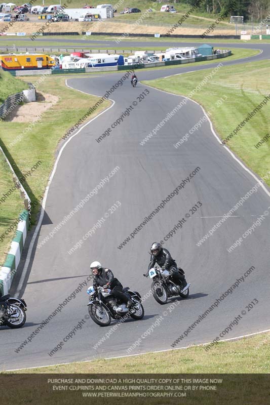 Vintage motorcycle club;eventdigitalimages;mallory park;mallory park trackday photographs;no limits trackdays;peter wileman photography;trackday digital images;trackday photos;vmcc festival 1000 bikes photographs