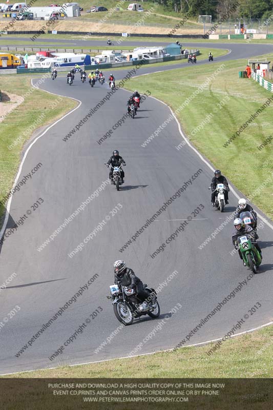 Vintage motorcycle club;eventdigitalimages;mallory park;mallory park trackday photographs;no limits trackdays;peter wileman photography;trackday digital images;trackday photos;vmcc festival 1000 bikes photographs
