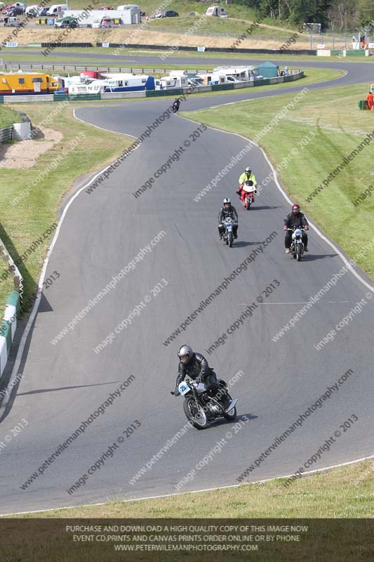 Vintage motorcycle club;eventdigitalimages;mallory park;mallory park trackday photographs;no limits trackdays;peter wileman photography;trackday digital images;trackday photos;vmcc festival 1000 bikes photographs