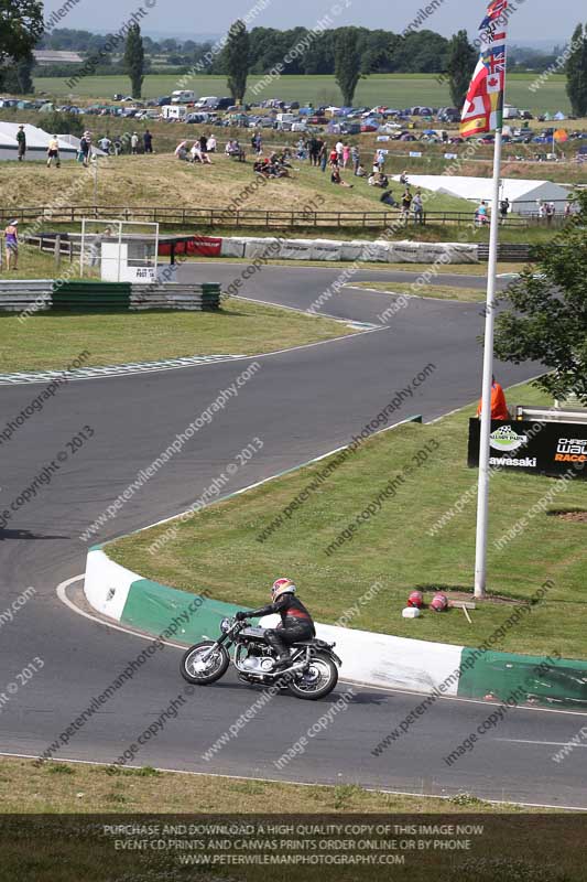 Vintage motorcycle club;eventdigitalimages;mallory park;mallory park trackday photographs;no limits trackdays;peter wileman photography;trackday digital images;trackday photos;vmcc festival 1000 bikes photographs