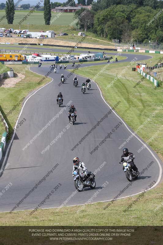 Vintage motorcycle club;eventdigitalimages;mallory park;mallory park trackday photographs;no limits trackdays;peter wileman photography;trackday digital images;trackday photos;vmcc festival 1000 bikes photographs