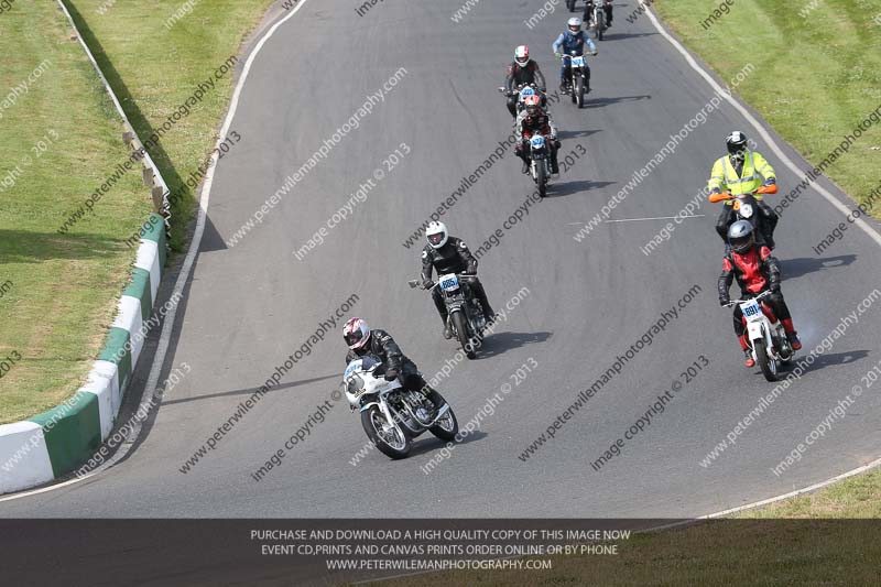 Vintage motorcycle club;eventdigitalimages;mallory park;mallory park trackday photographs;no limits trackdays;peter wileman photography;trackday digital images;trackday photos;vmcc festival 1000 bikes photographs