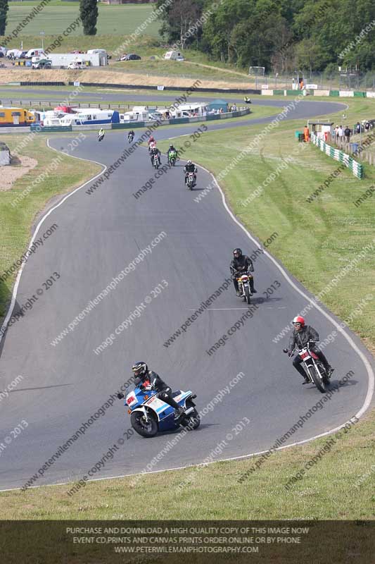 Vintage motorcycle club;eventdigitalimages;mallory park;mallory park trackday photographs;no limits trackdays;peter wileman photography;trackday digital images;trackday photos;vmcc festival 1000 bikes photographs