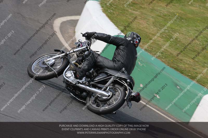 Vintage motorcycle club;eventdigitalimages;mallory park;mallory park trackday photographs;no limits trackdays;peter wileman photography;trackday digital images;trackday photos;vmcc festival 1000 bikes photographs