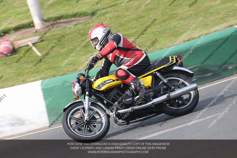 Vintage motorcycle club;eventdigitalimages;mallory park;mallory park trackday photographs;no limits trackdays;peter wileman photography;trackday digital images;trackday photos;vmcc festival 1000 bikes photographs