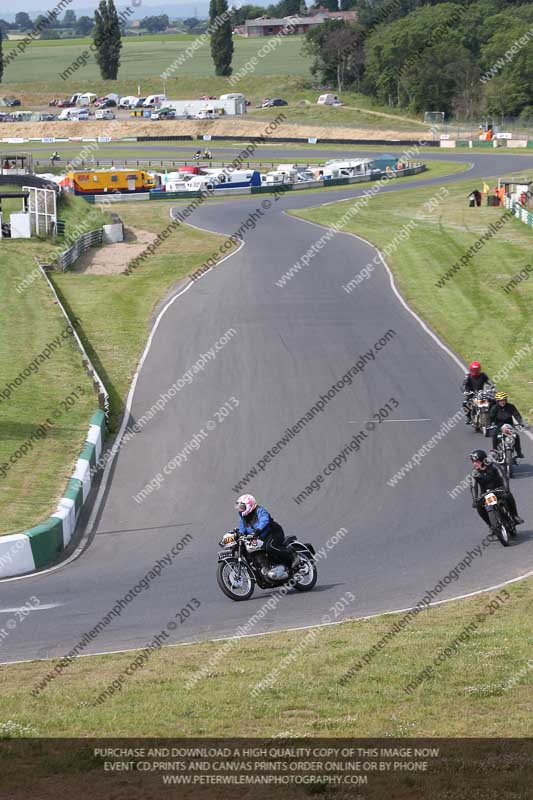 Vintage motorcycle club;eventdigitalimages;mallory park;mallory park trackday photographs;no limits trackdays;peter wileman photography;trackday digital images;trackday photos;vmcc festival 1000 bikes photographs