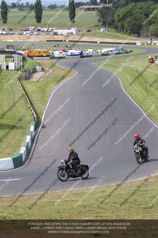 Vintage motorcycle club;eventdigitalimages;mallory park;mallory park trackday photographs;no limits trackdays;peter wileman photography;trackday digital images;trackday photos;vmcc festival 1000 bikes photographs