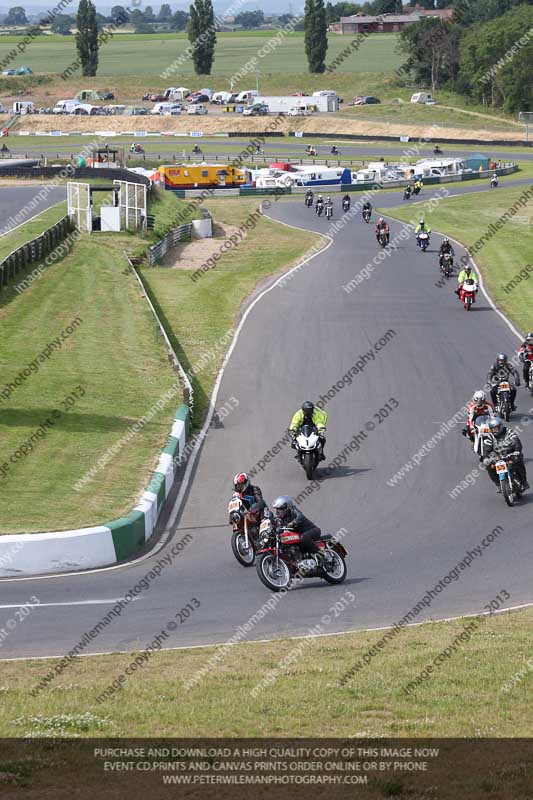 Vintage motorcycle club;eventdigitalimages;mallory park;mallory park trackday photographs;no limits trackdays;peter wileman photography;trackday digital images;trackday photos;vmcc festival 1000 bikes photographs