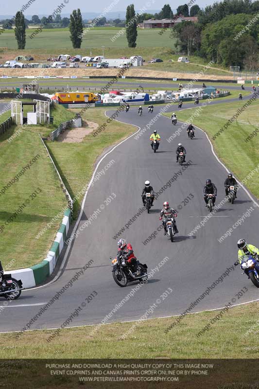 Vintage motorcycle club;eventdigitalimages;mallory park;mallory park trackday photographs;no limits trackdays;peter wileman photography;trackday digital images;trackday photos;vmcc festival 1000 bikes photographs