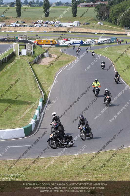 Vintage motorcycle club;eventdigitalimages;mallory park;mallory park trackday photographs;no limits trackdays;peter wileman photography;trackday digital images;trackday photos;vmcc festival 1000 bikes photographs