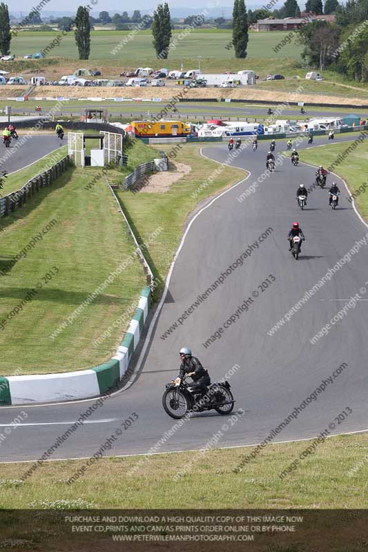 Vintage motorcycle club;eventdigitalimages;mallory park;mallory park trackday photographs;no limits trackdays;peter wileman photography;trackday digital images;trackday photos;vmcc festival 1000 bikes photographs