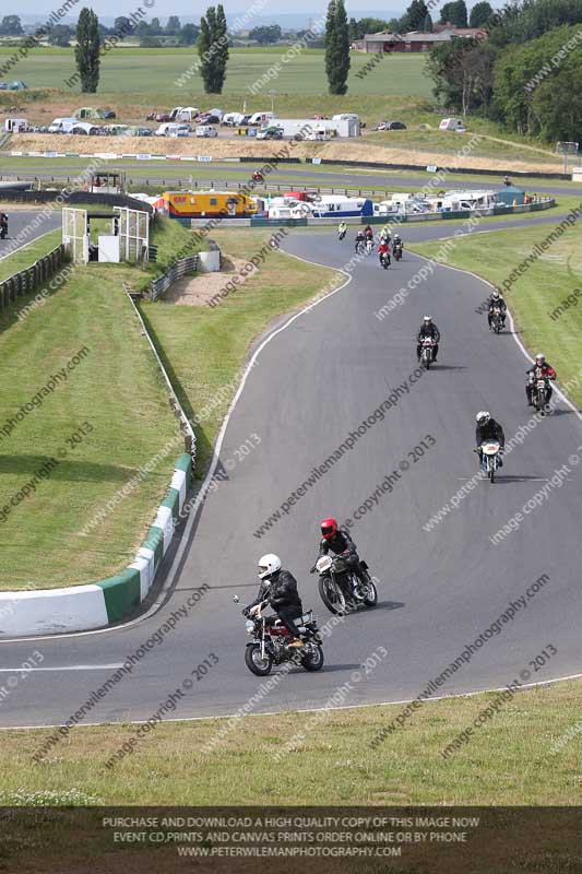 Vintage motorcycle club;eventdigitalimages;mallory park;mallory park trackday photographs;no limits trackdays;peter wileman photography;trackday digital images;trackday photos;vmcc festival 1000 bikes photographs