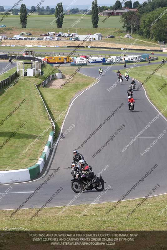 Vintage motorcycle club;eventdigitalimages;mallory park;mallory park trackday photographs;no limits trackdays;peter wileman photography;trackday digital images;trackday photos;vmcc festival 1000 bikes photographs