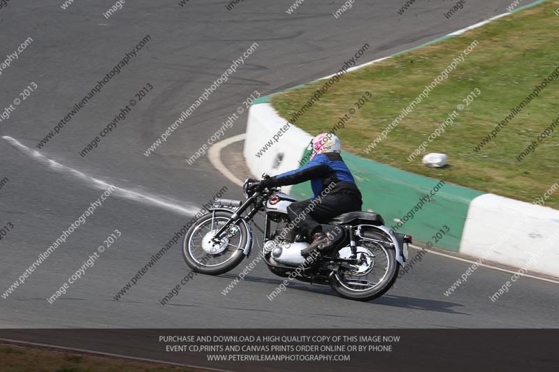 Vintage motorcycle club;eventdigitalimages;mallory park;mallory park trackday photographs;no limits trackdays;peter wileman photography;trackday digital images;trackday photos;vmcc festival 1000 bikes photographs