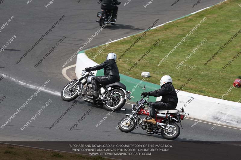 Vintage motorcycle club;eventdigitalimages;mallory park;mallory park trackday photographs;no limits trackdays;peter wileman photography;trackday digital images;trackday photos;vmcc festival 1000 bikes photographs