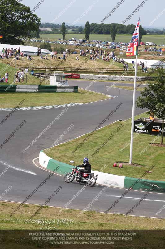 Vintage motorcycle club;eventdigitalimages;mallory park;mallory park trackday photographs;no limits trackdays;peter wileman photography;trackday digital images;trackday photos;vmcc festival 1000 bikes photographs