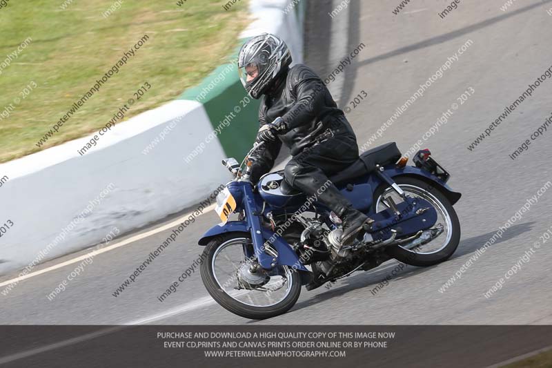 Vintage motorcycle club;eventdigitalimages;mallory park;mallory park trackday photographs;no limits trackdays;peter wileman photography;trackday digital images;trackday photos;vmcc festival 1000 bikes photographs