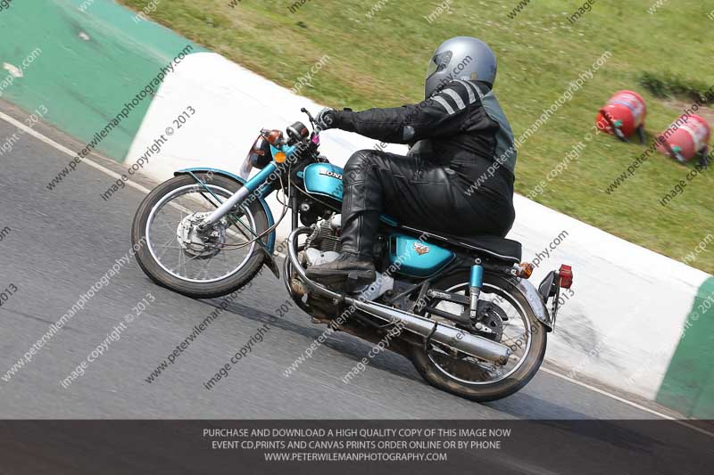 Vintage motorcycle club;eventdigitalimages;mallory park;mallory park trackday photographs;no limits trackdays;peter wileman photography;trackday digital images;trackday photos;vmcc festival 1000 bikes photographs