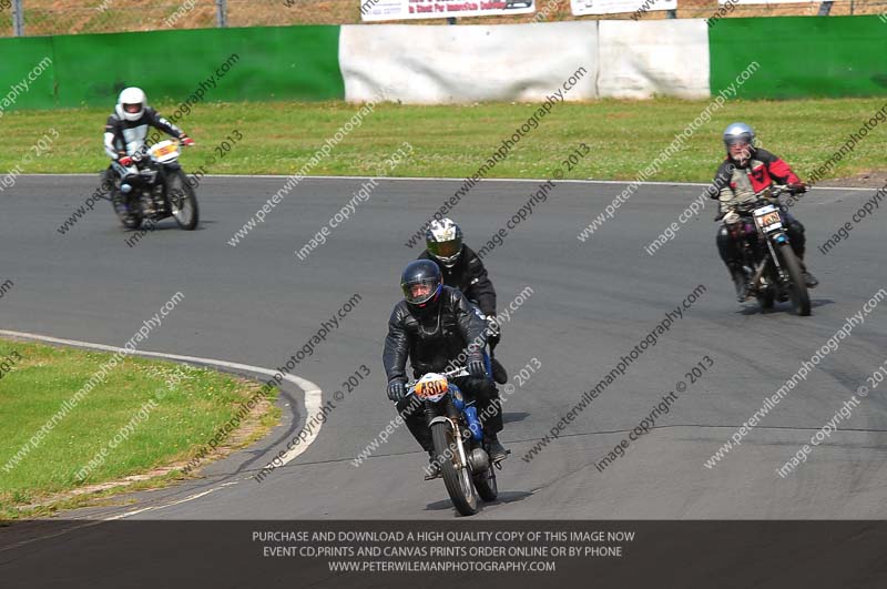 Vintage motorcycle club;eventdigitalimages;mallory park;mallory park trackday photographs;no limits trackdays;peter wileman photography;trackday digital images;trackday photos;vmcc festival 1000 bikes photographs