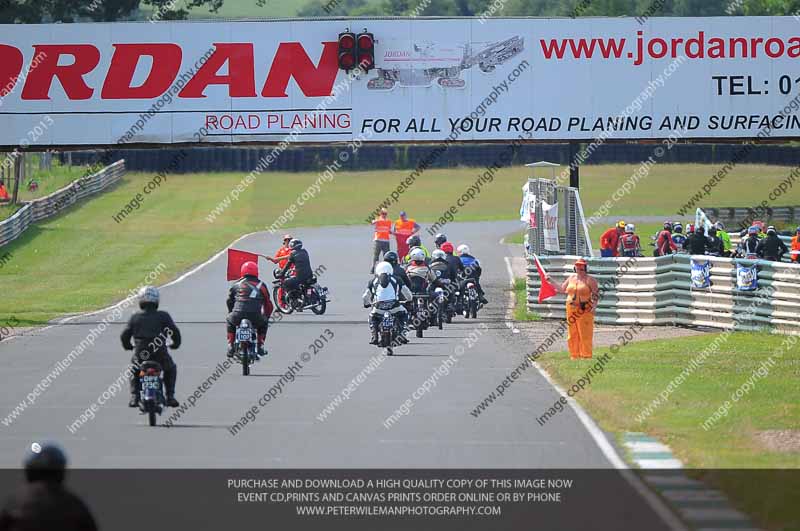 Vintage motorcycle club;eventdigitalimages;mallory park;mallory park trackday photographs;no limits trackdays;peter wileman photography;trackday digital images;trackday photos;vmcc festival 1000 bikes photographs