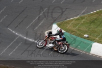 Vintage-motorcycle-club;eventdigitalimages;mallory-park;mallory-park-trackday-photographs;no-limits-trackdays;peter-wileman-photography;trackday-digital-images;trackday-photos;vmcc-festival-1000-bikes-photographs