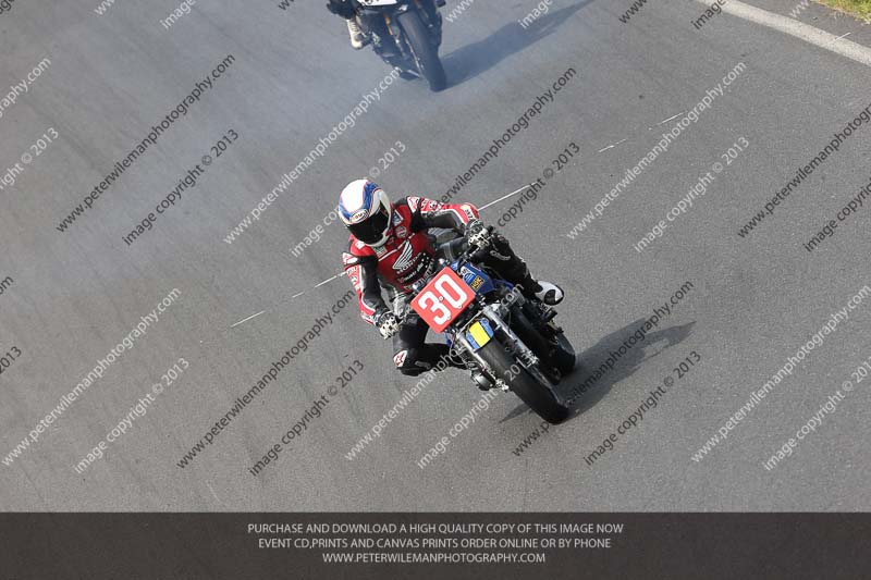Vintage motorcycle club;eventdigitalimages;mallory park;mallory park trackday photographs;no limits trackdays;peter wileman photography;trackday digital images;trackday photos;vmcc festival 1000 bikes photographs